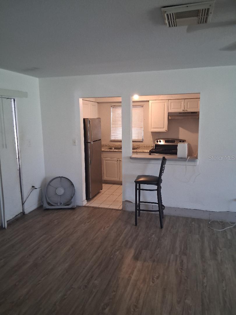 Image 4 of 6 For 935 Grey Oak Court