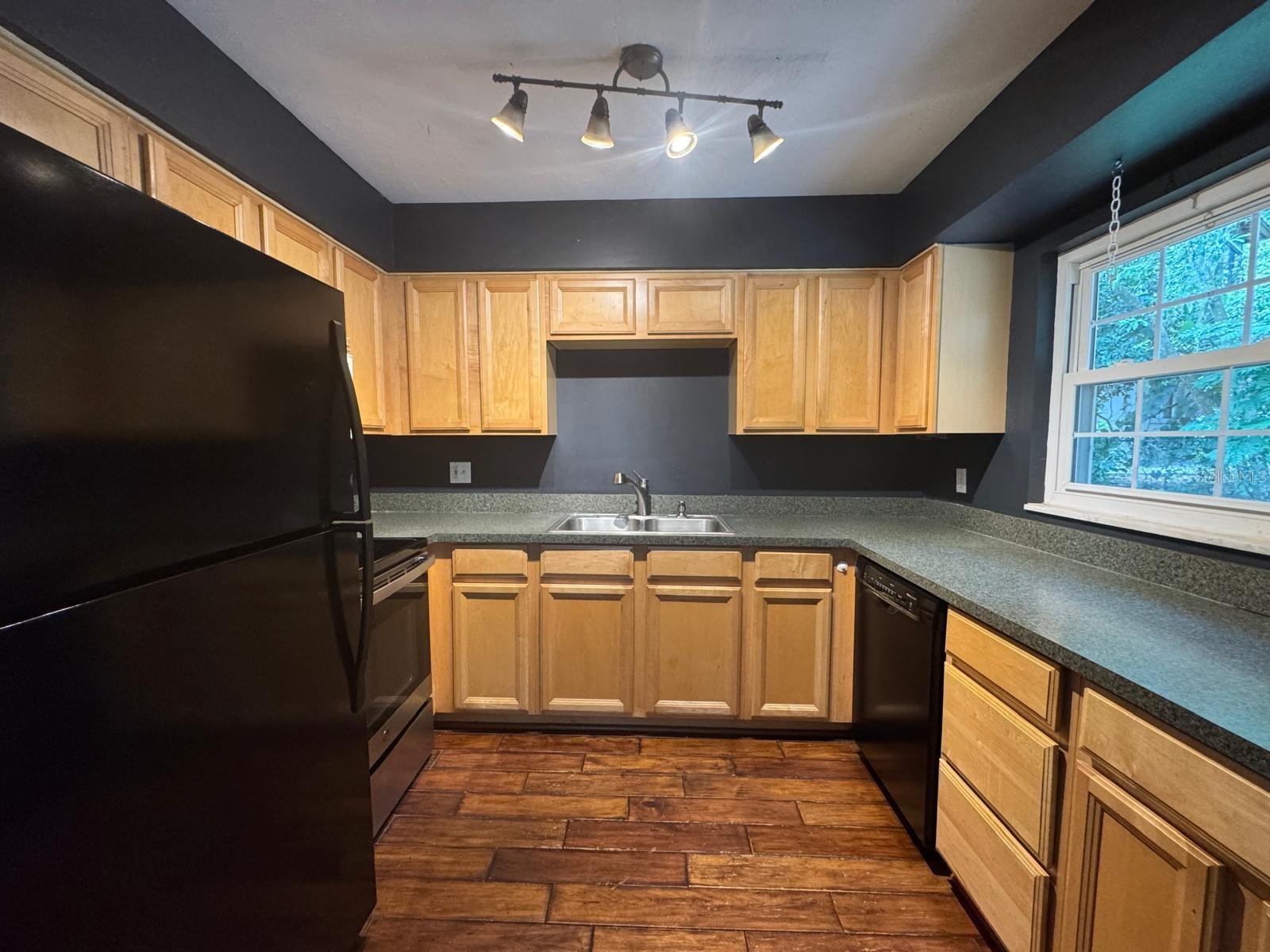 Image 34 of 55 For 623 28th Street