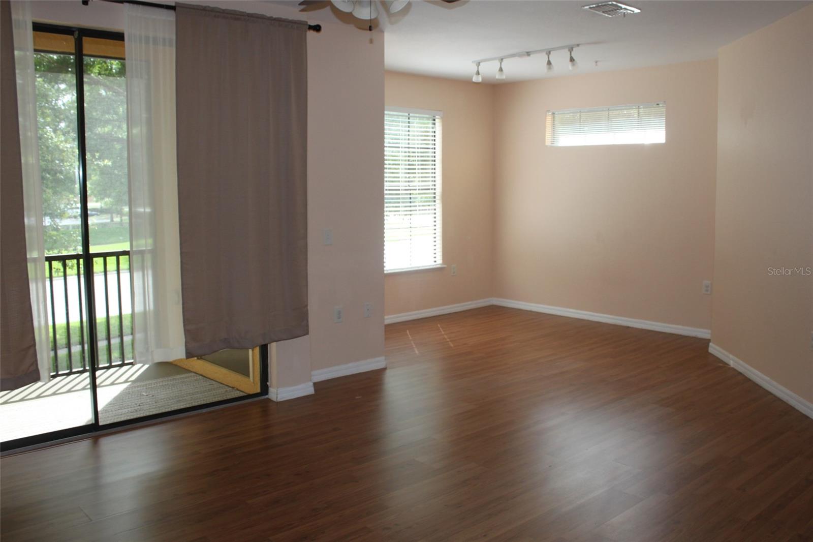 Image 7 of 20 For 6159 Metrowest Boulevard 204