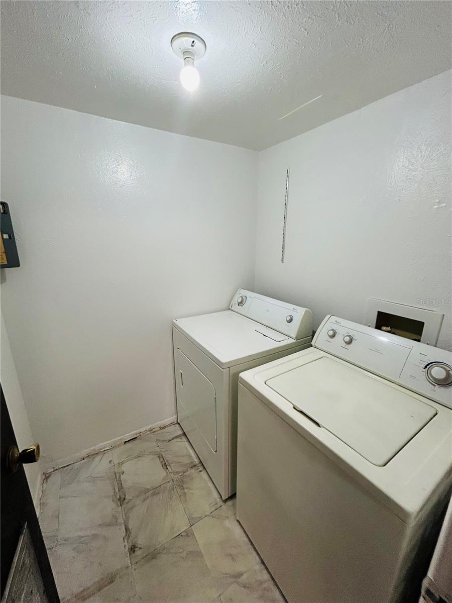Image 7 of 13 For 3912 Crayrich Circle 305