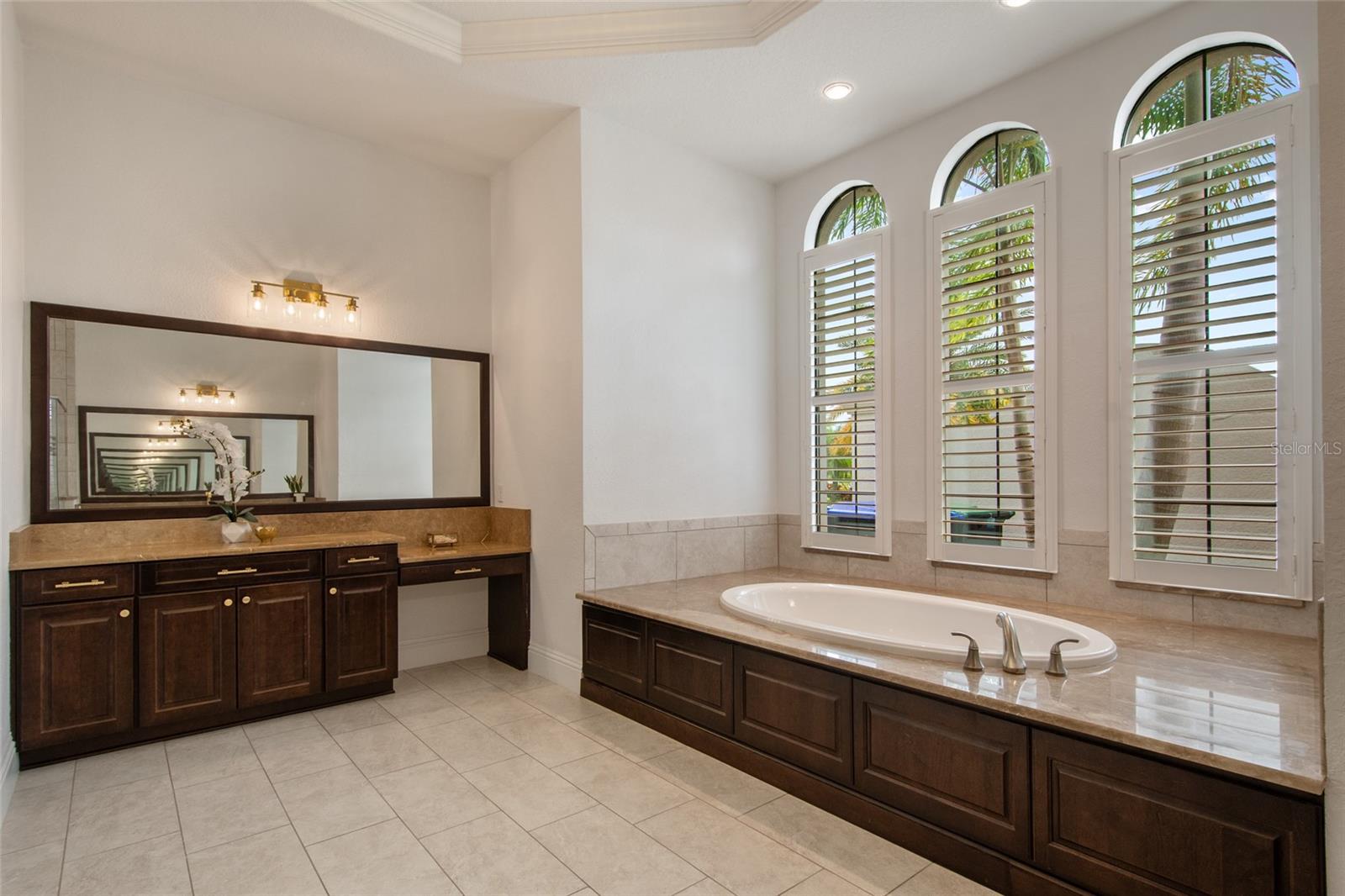 Image 47 of 91 For 4077 Isabella Circle