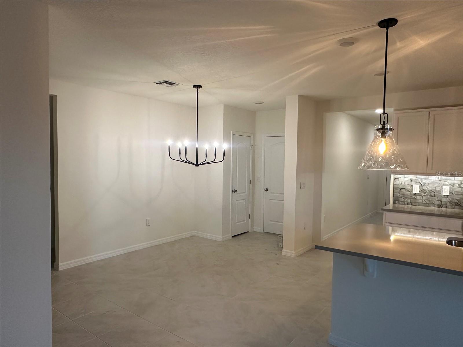 Image 3 of 9 For 829 Ambleside Dr