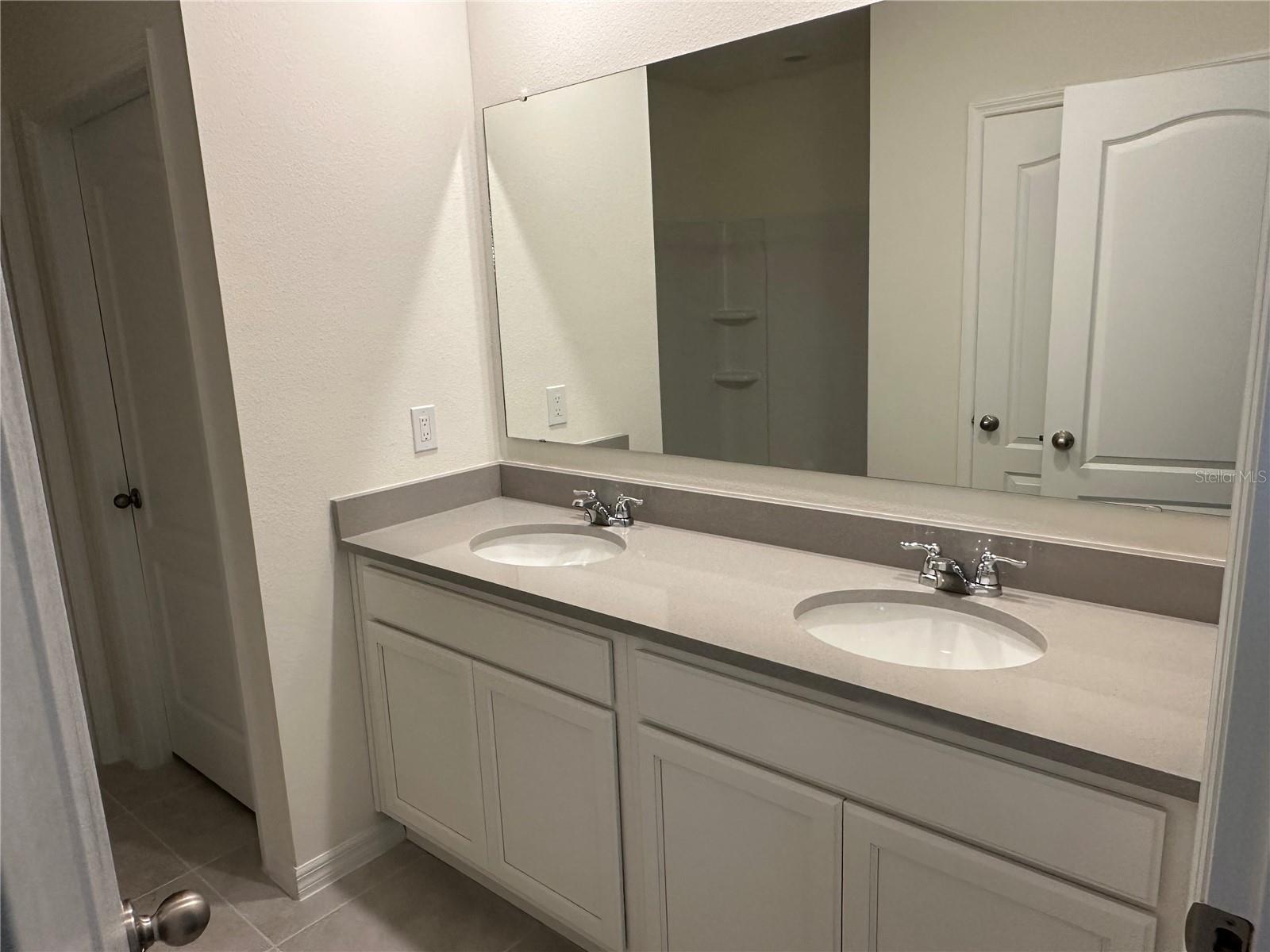 Image 8 of 9 For 829 Ambleside Dr