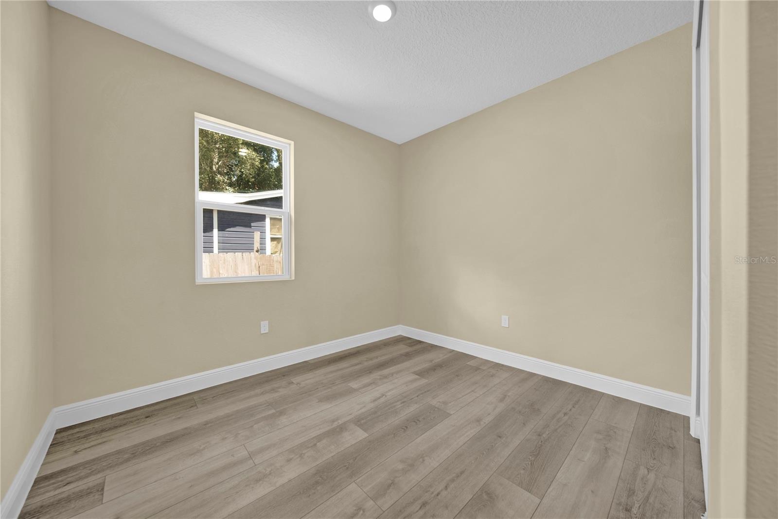 Image 19 of 36 For 14804 Coscester Street