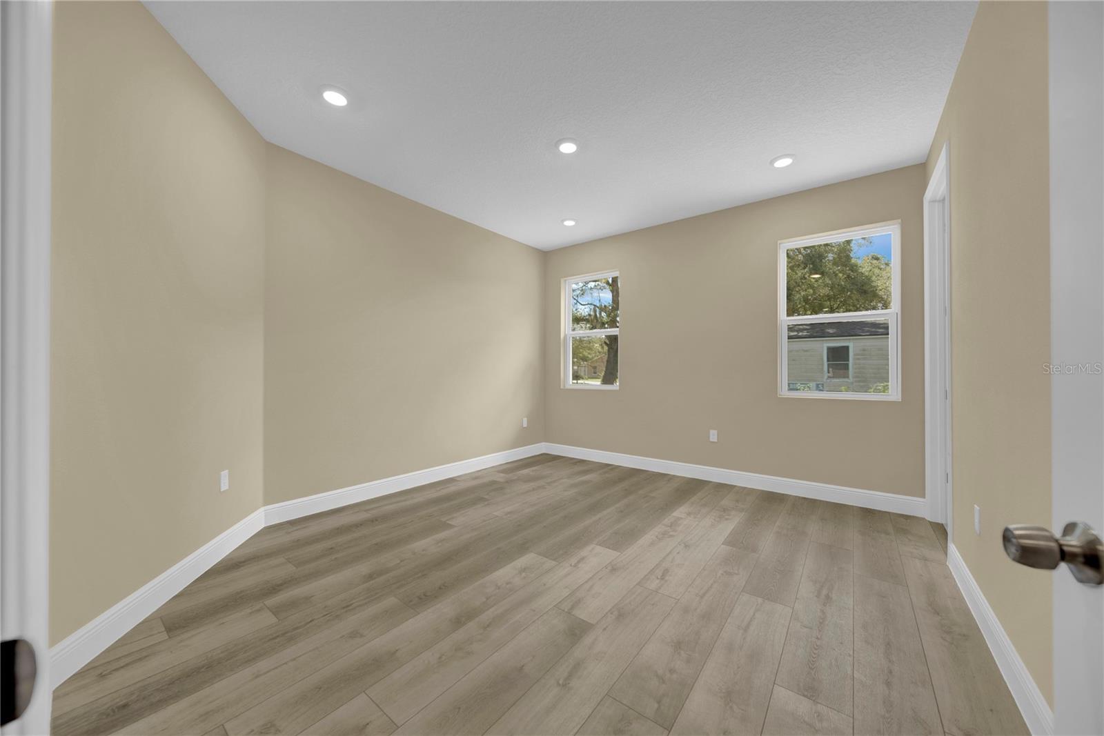 Image 23 of 36 For 14804 Coscester Street