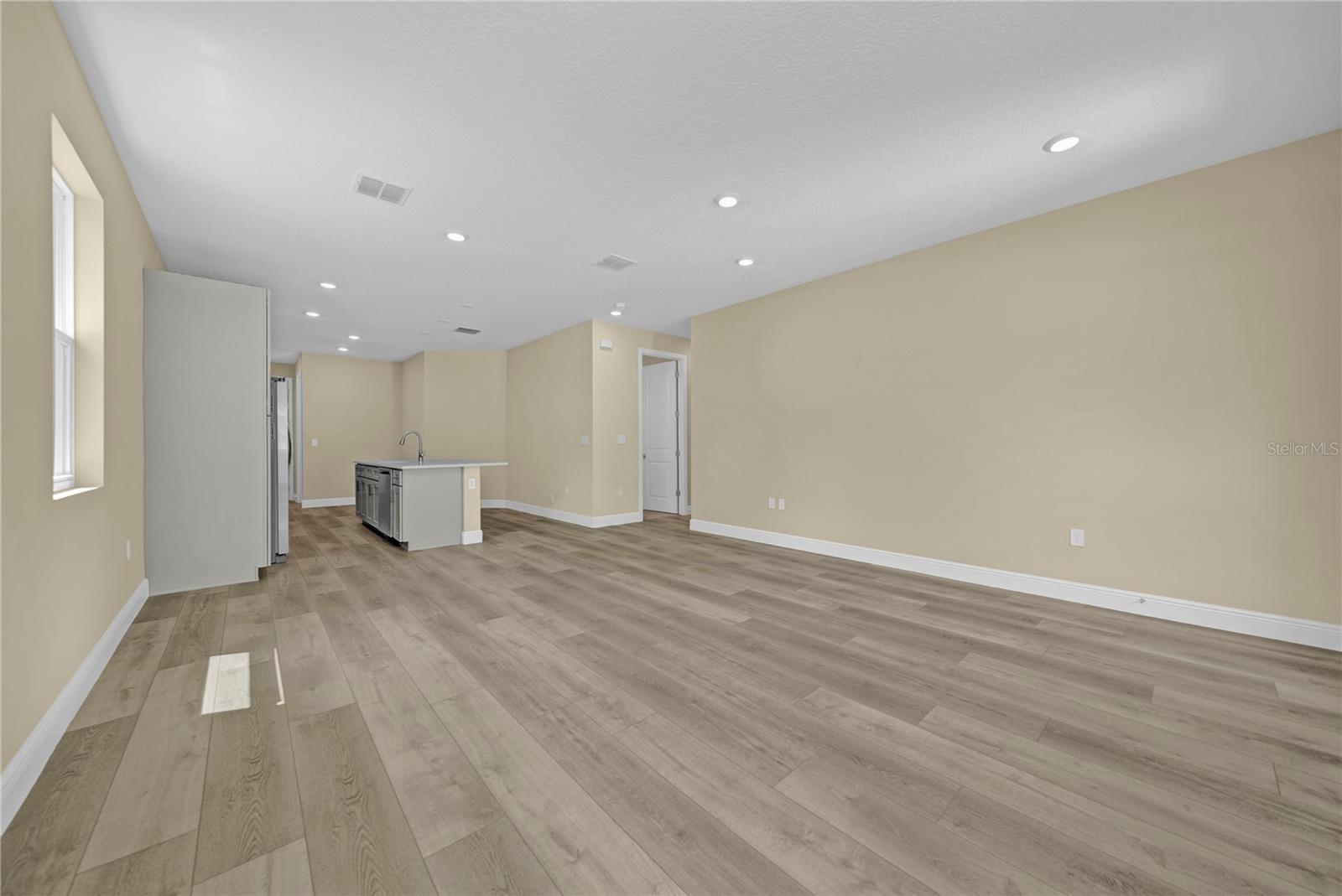 Image 4 of 36 For 14804 Coscester Street