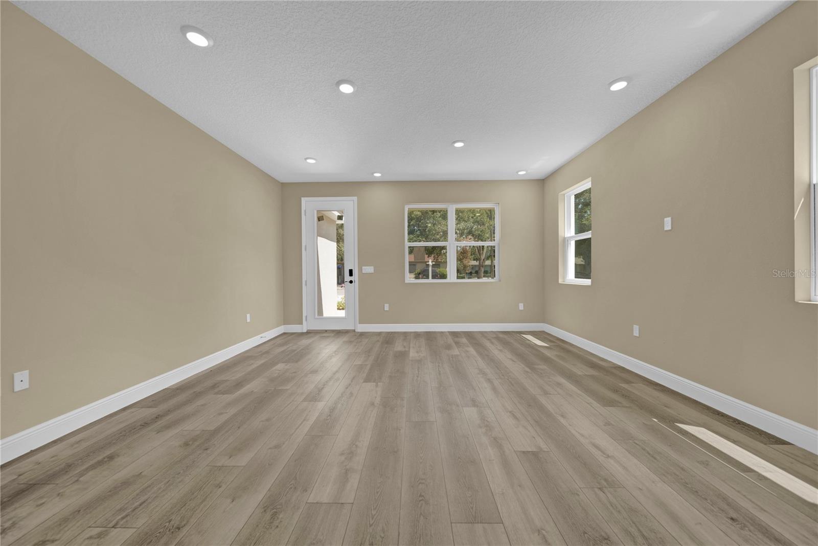Image 5 of 36 For 14804 Coscester Street