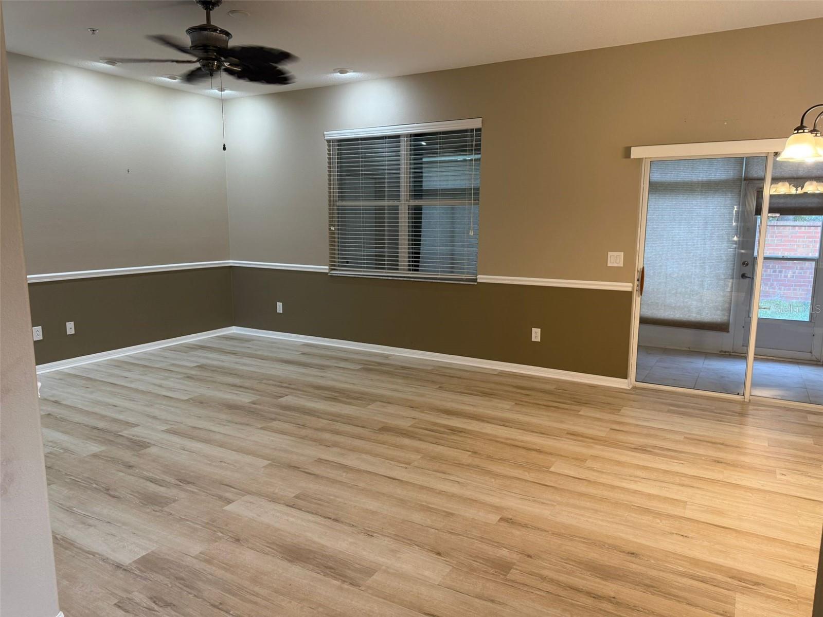 Image 11 of 27 For 1049 Priory Circle 8