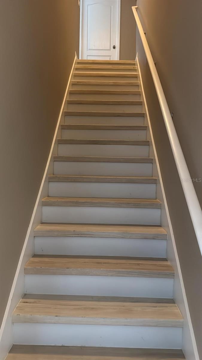 Image 17 of 27 For 1049 Priory Circle 8