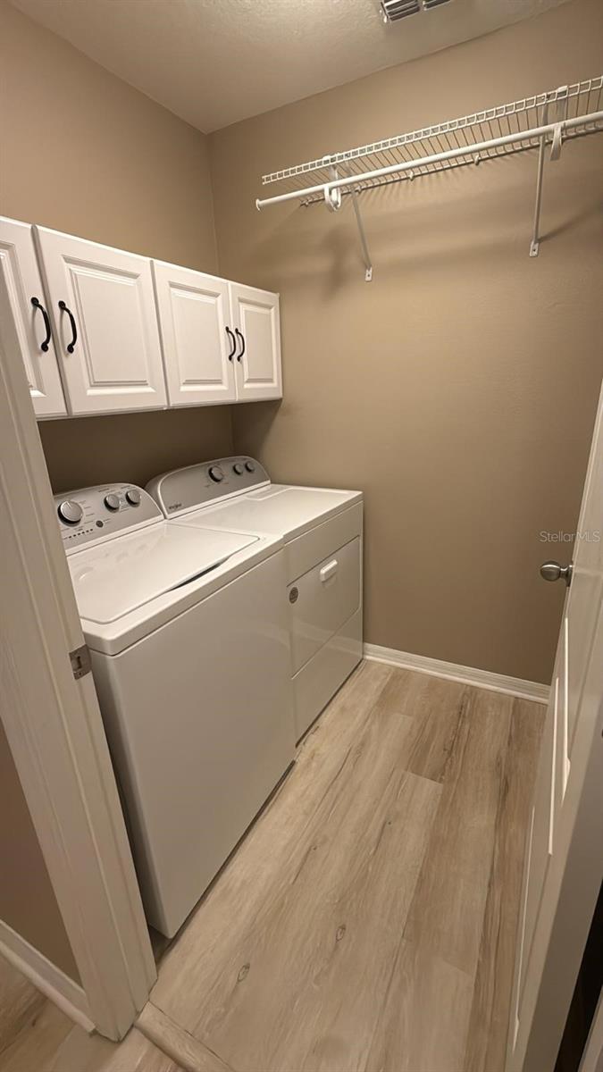 Image 20 of 27 For 1049 Priory Circle 8