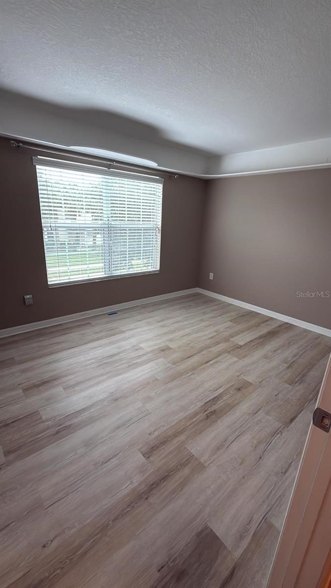 Image 23 of 27 For 1049 Priory Circle 8