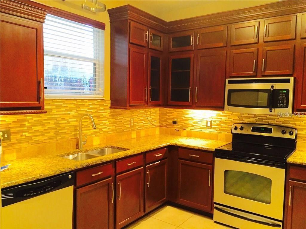 Image 3 of 27 For 1049 Priory Circle 8