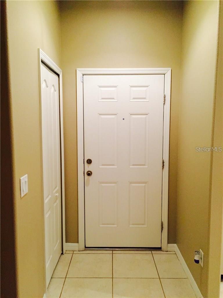 Image 7 of 27 For 1049 Priory Circle 8