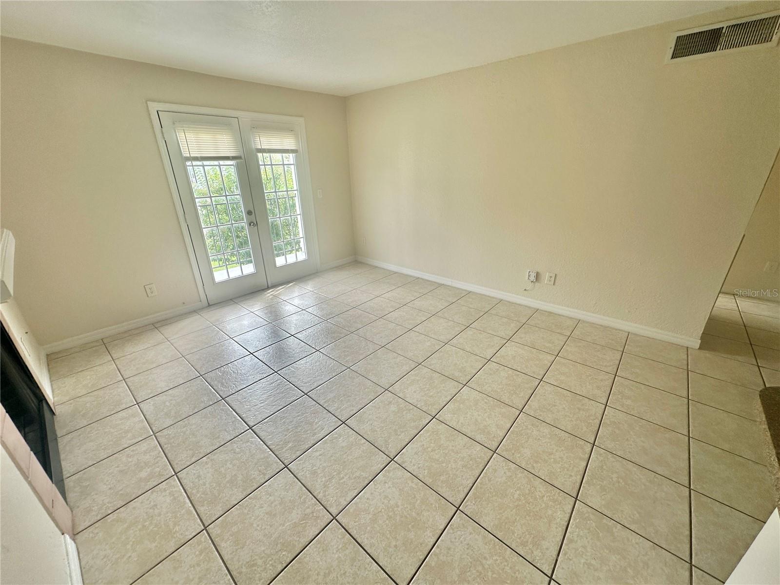 Image 7 of 16 For 2550 Alafaya Trail 2209