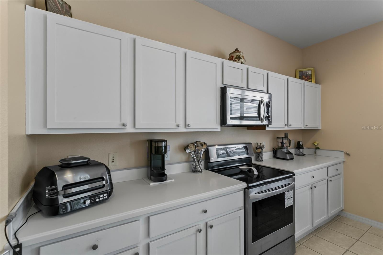 Image 13 of 52 For 913 Dorset Place