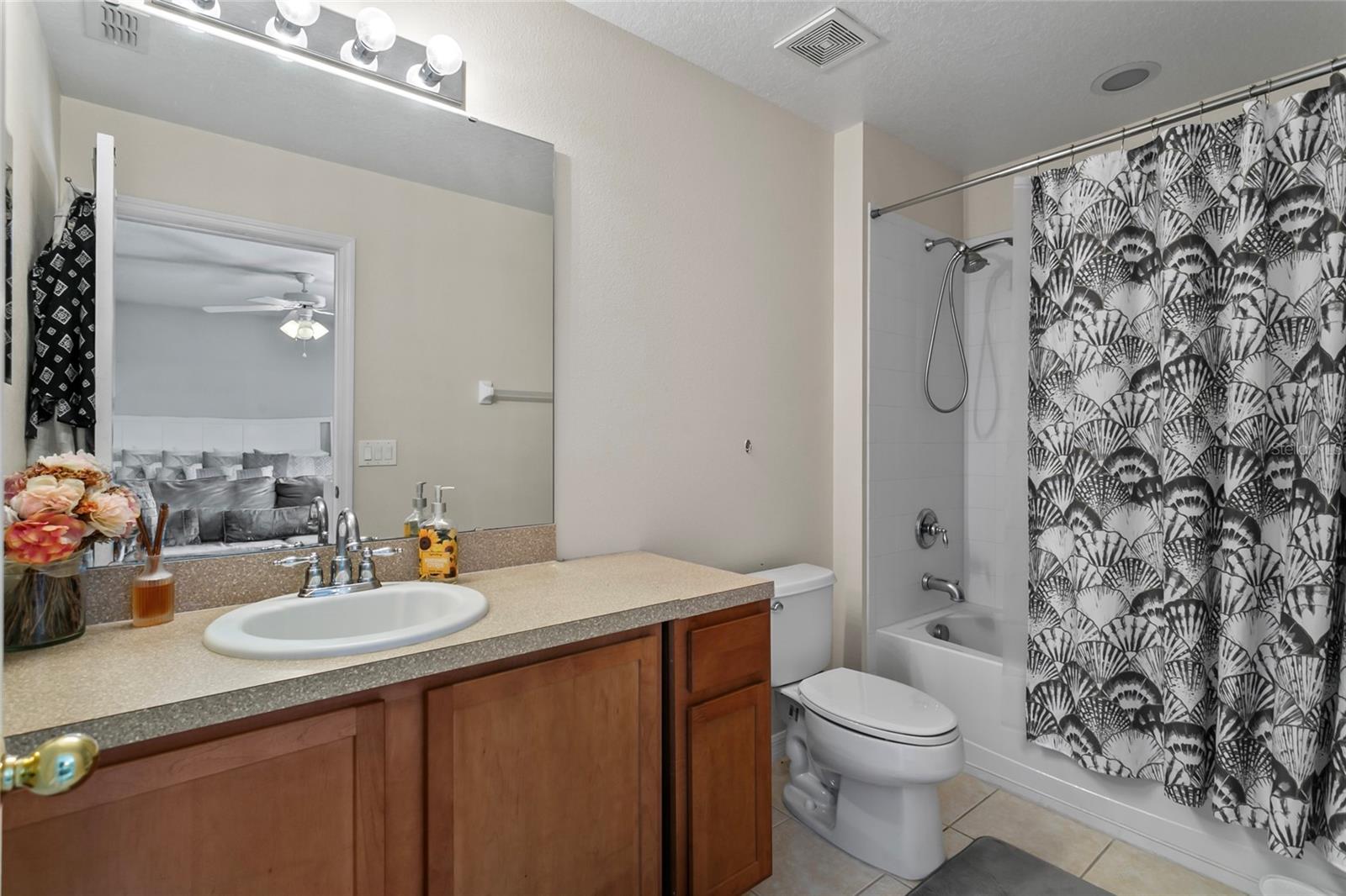 Image 34 of 52 For 913 Dorset Place