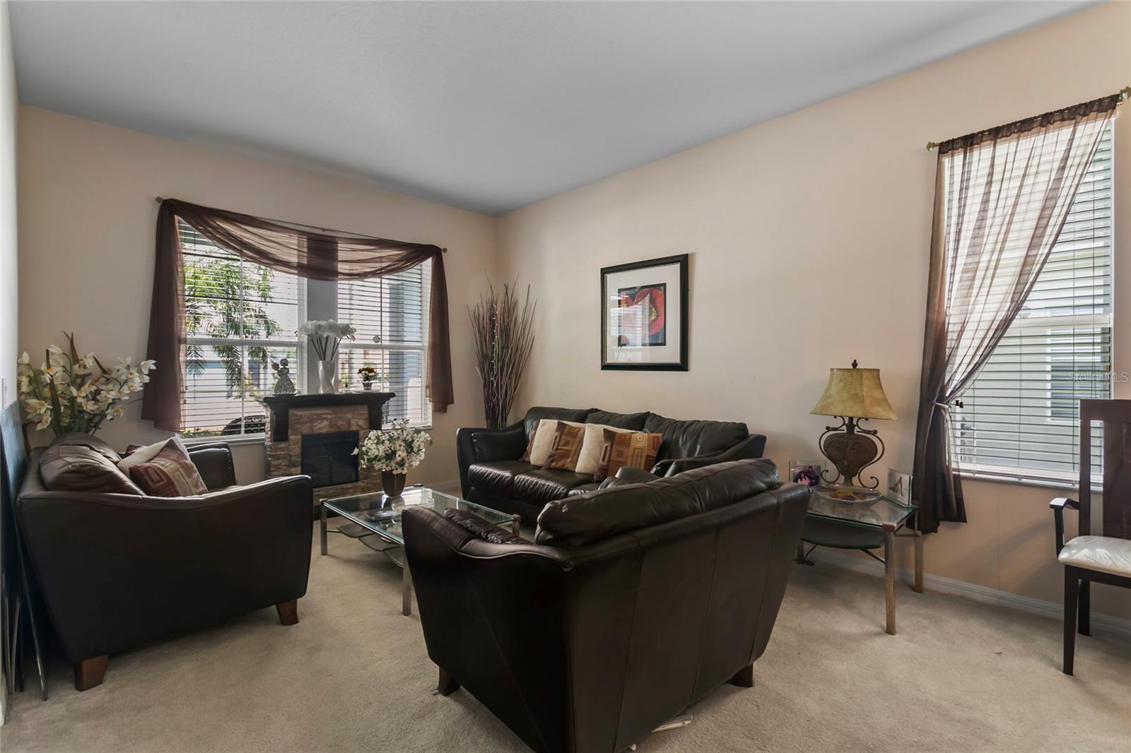Image 6 of 52 For 913 Dorset Place