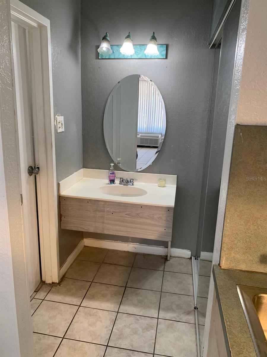 Image 11 of 20 For 43420 Highway 27  413