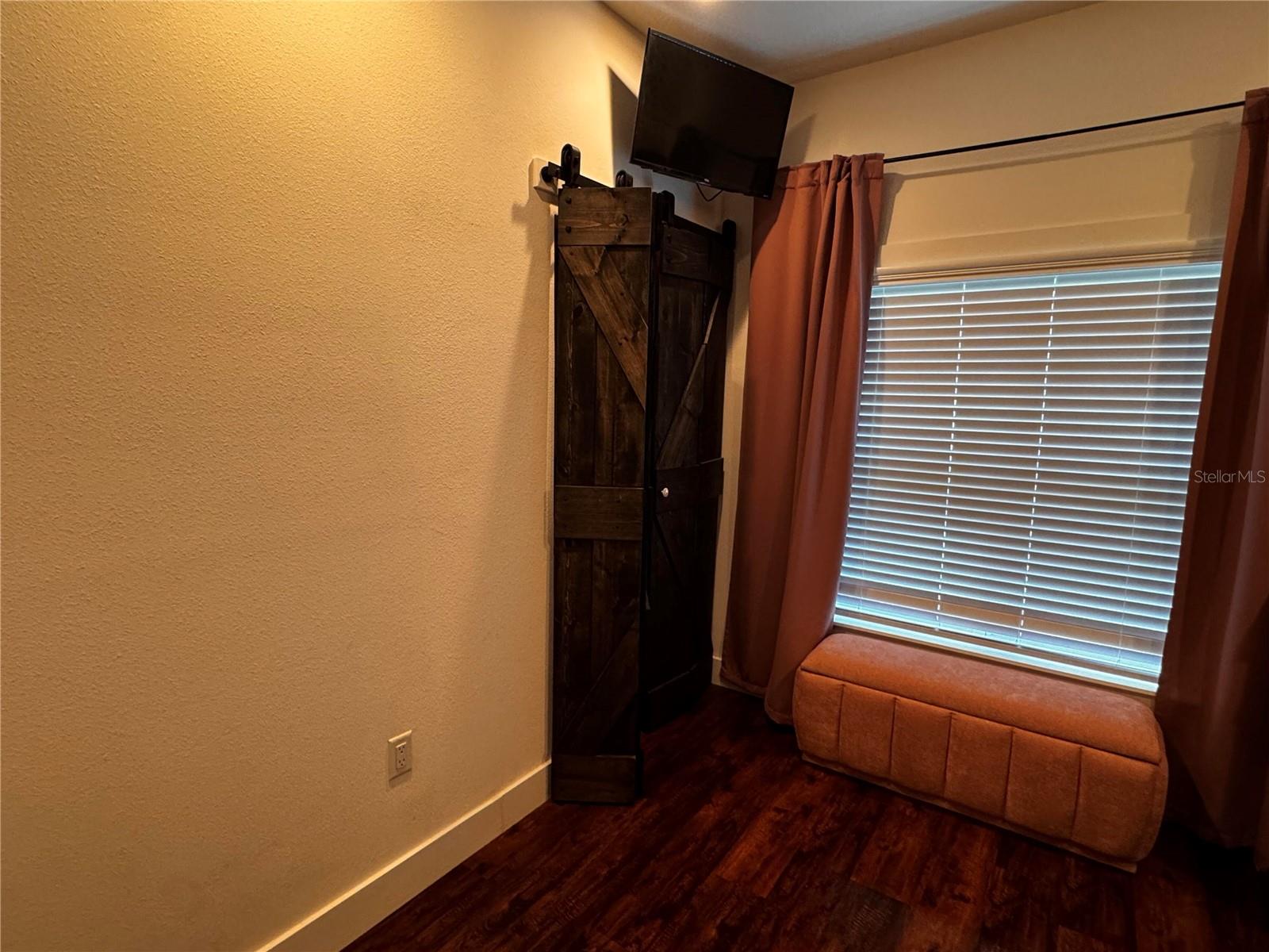 Image 45 of 62 For 44524 Cross Country Boulevard