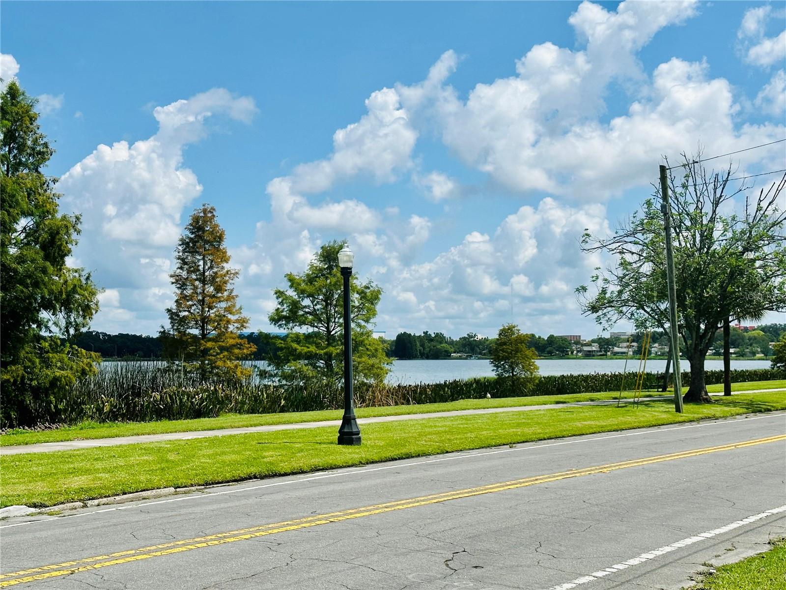 Image 7 of 11 For 101 Lake Hunter Drive 15