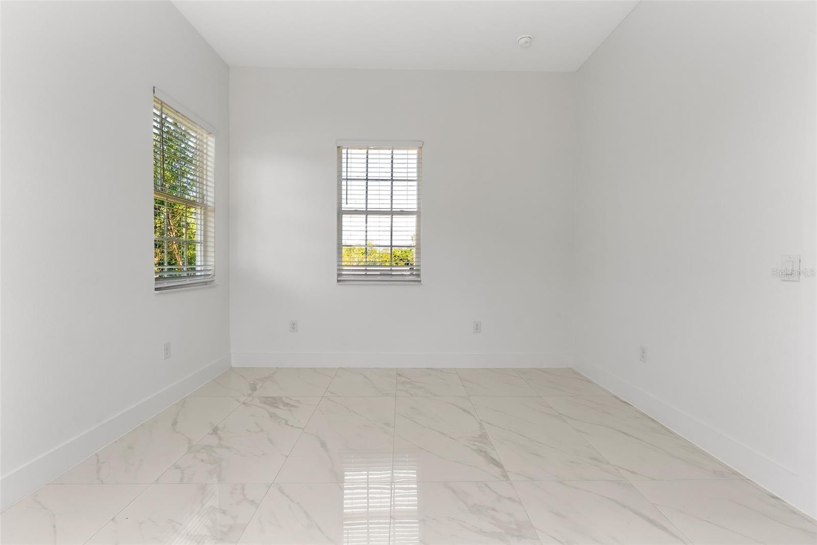 Image 18 of 25 For 5255 Seminole Avenue