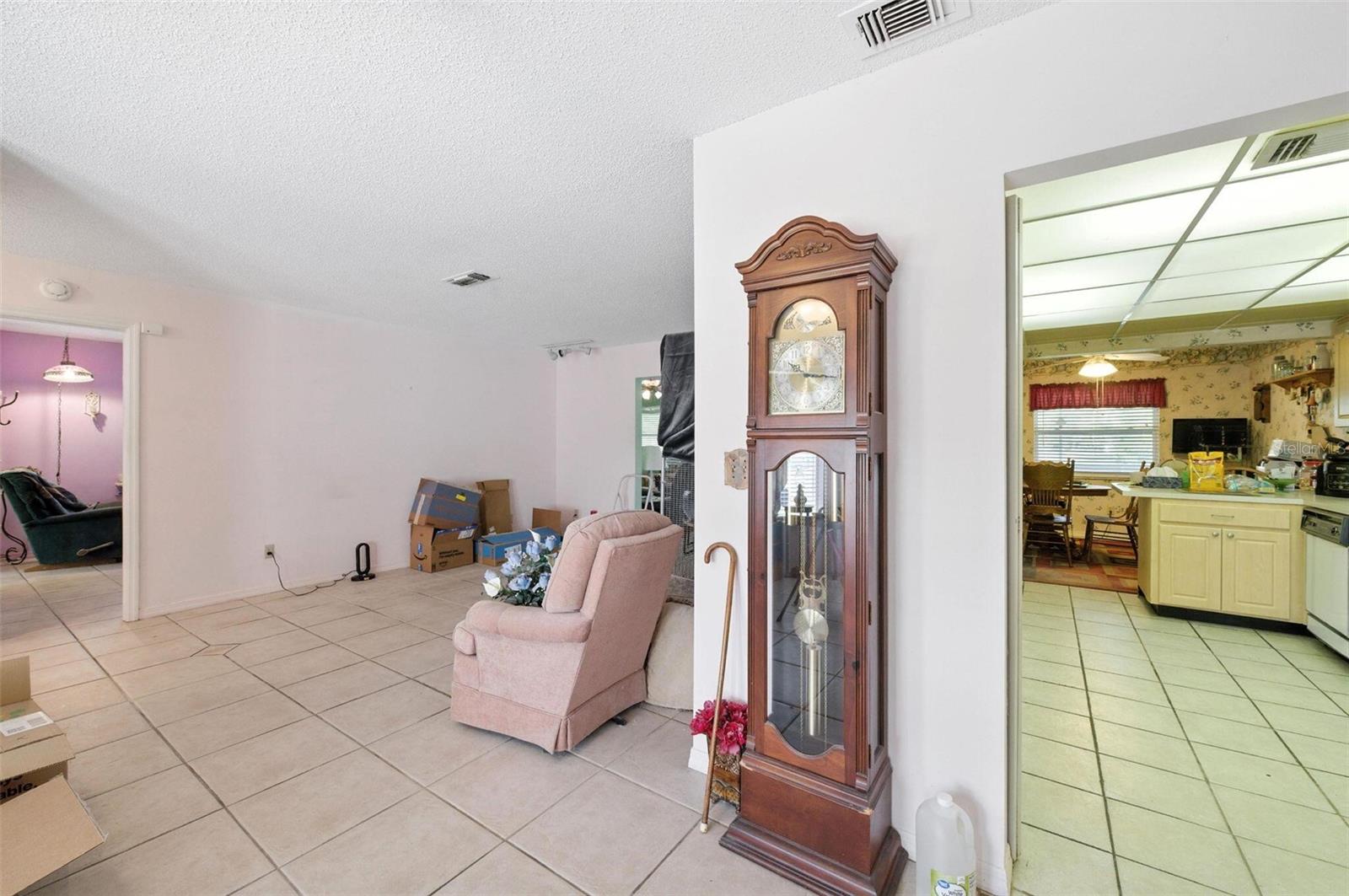Image 11 of 29 For 914 El Rancho Drive