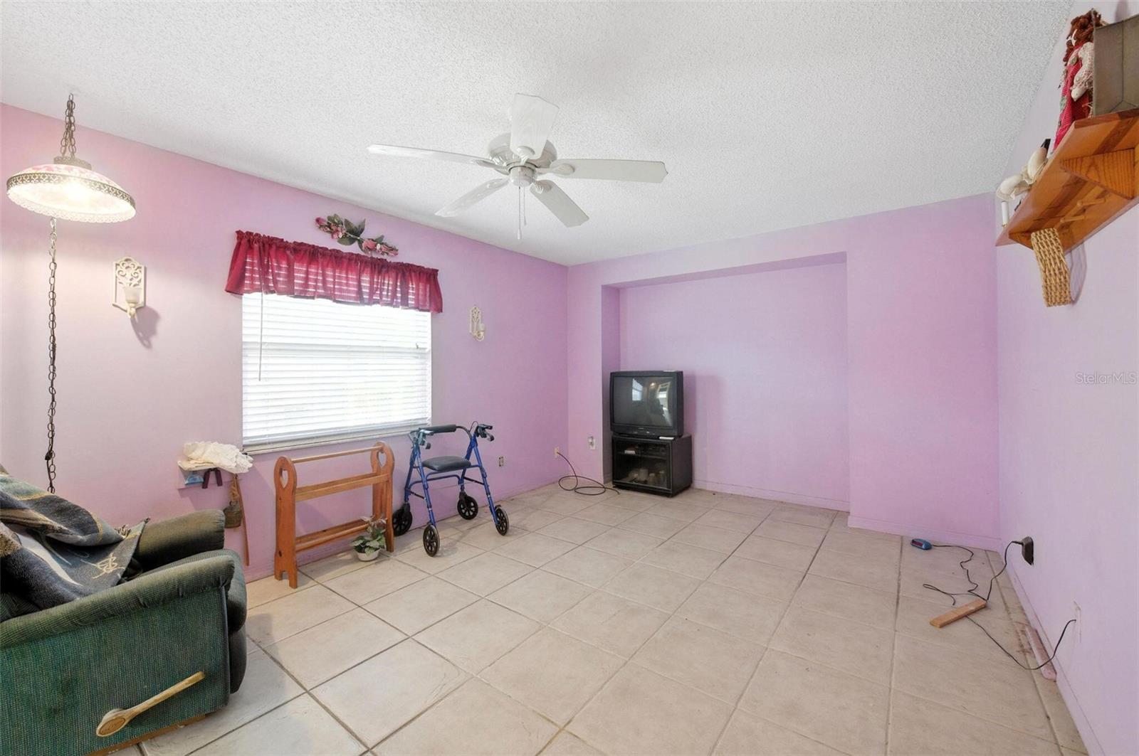 Image 16 of 29 For 914 El Rancho Drive