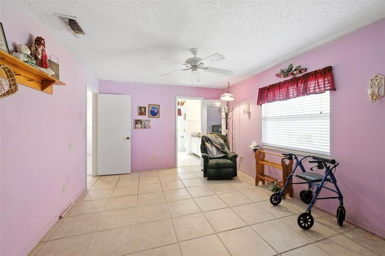 Image 18 of 29 For 914 El Rancho Drive