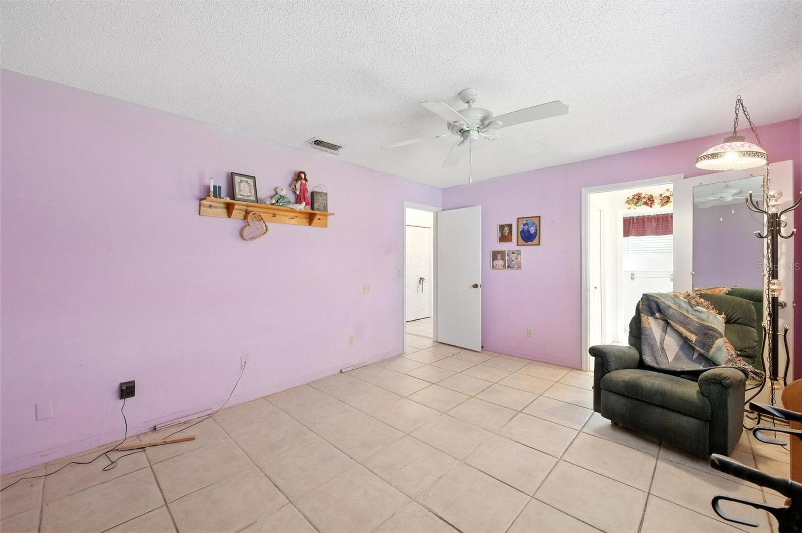 Image 19 of 29 For 914 El Rancho Drive