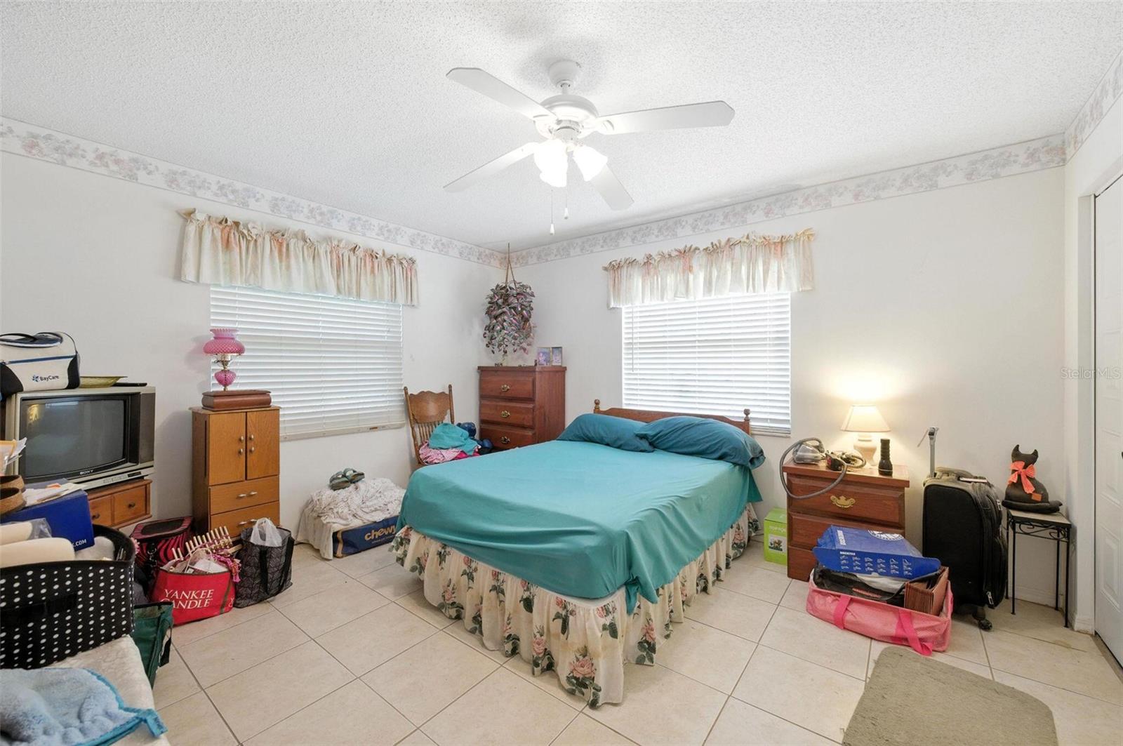Image 20 of 29 For 914 El Rancho Drive