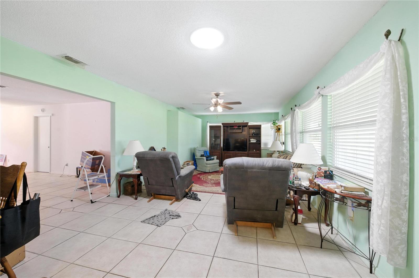 Image 8 of 29 For 914 El Rancho Drive