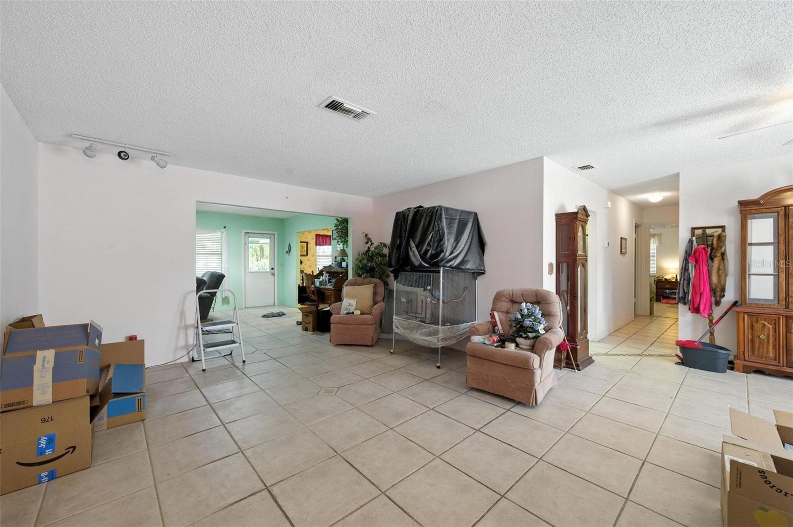 Image 9 of 29 For 914 El Rancho Drive