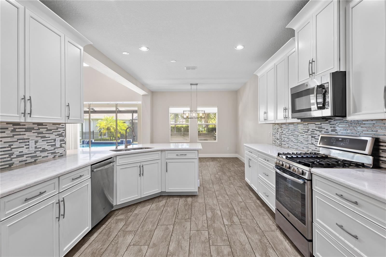 Image 12 of 82 For 14966 Etowah St Street