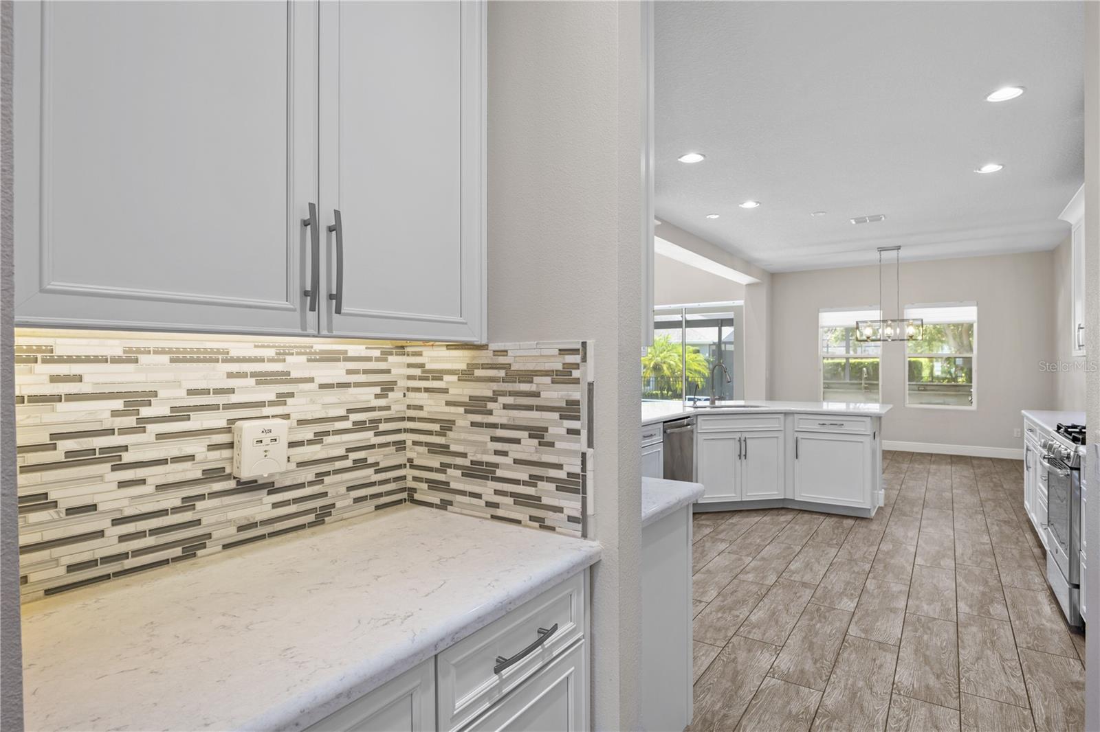 Image 16 of 82 For 14966 Etowah St Street