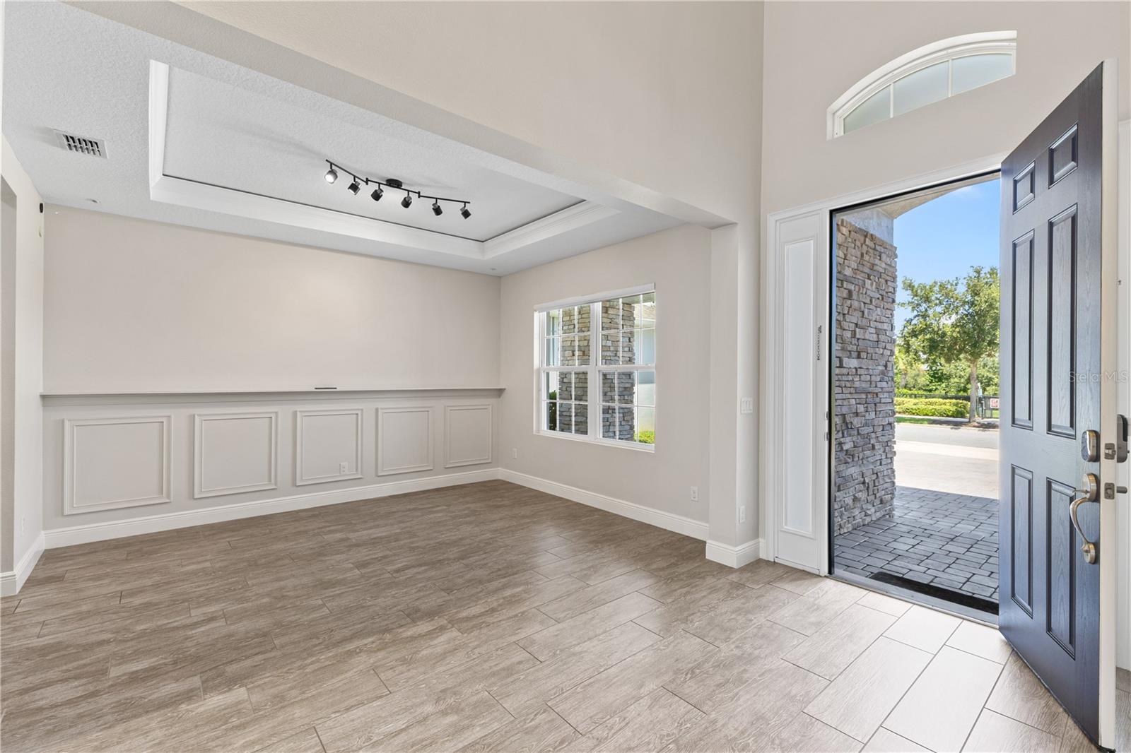 Image 18 of 82 For 14966 Etowah St Street