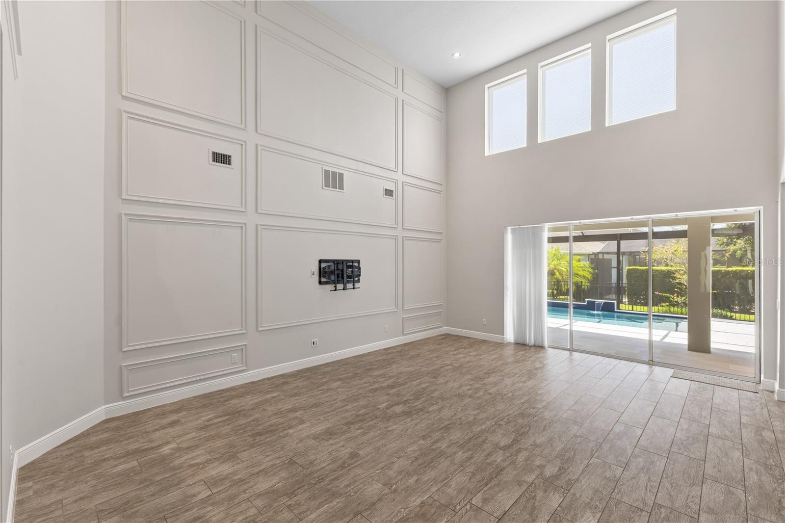 Image 20 of 82 For 14966 Etowah St Street