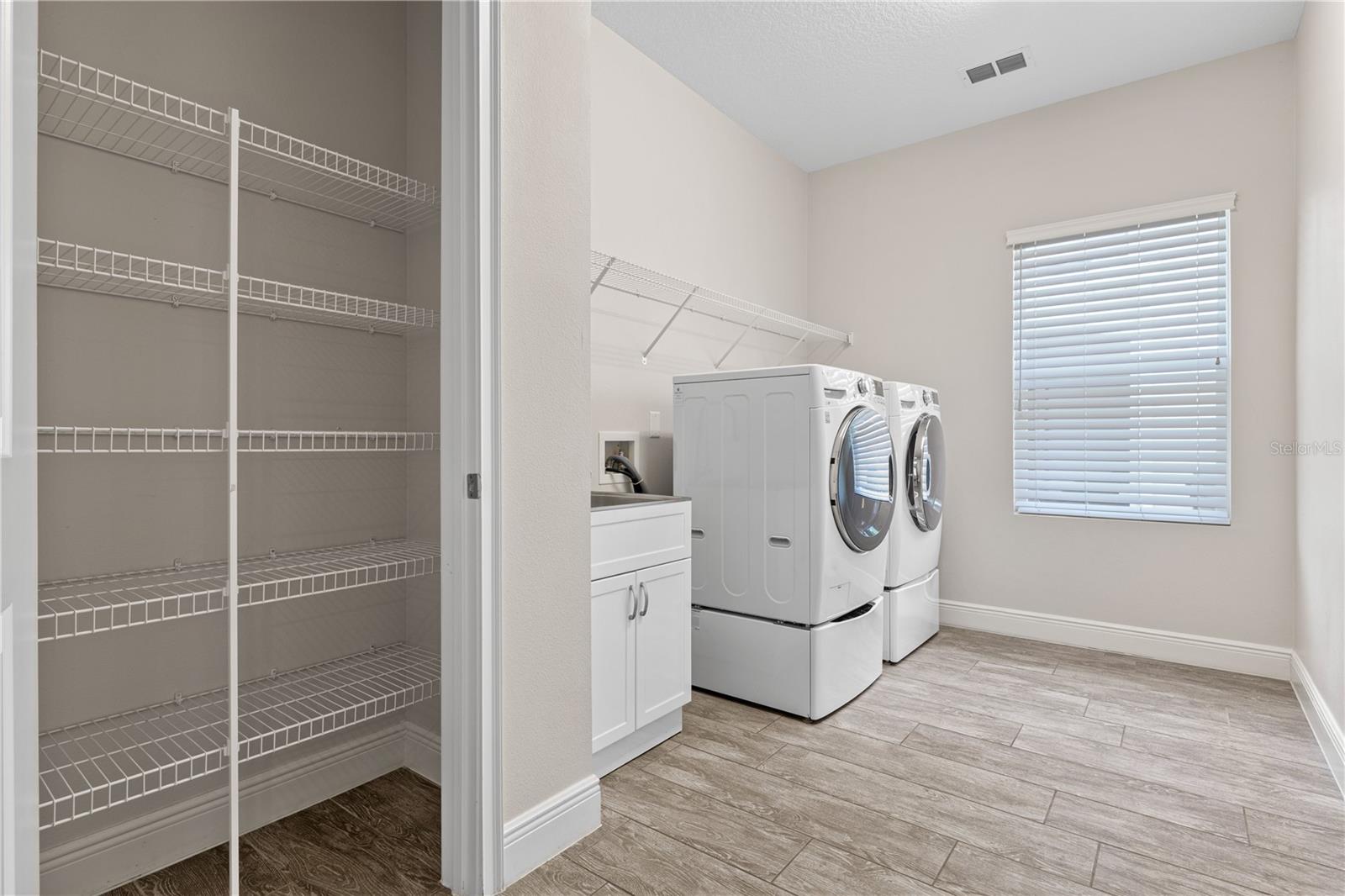 Image 33 of 82 For 14966 Etowah St Street