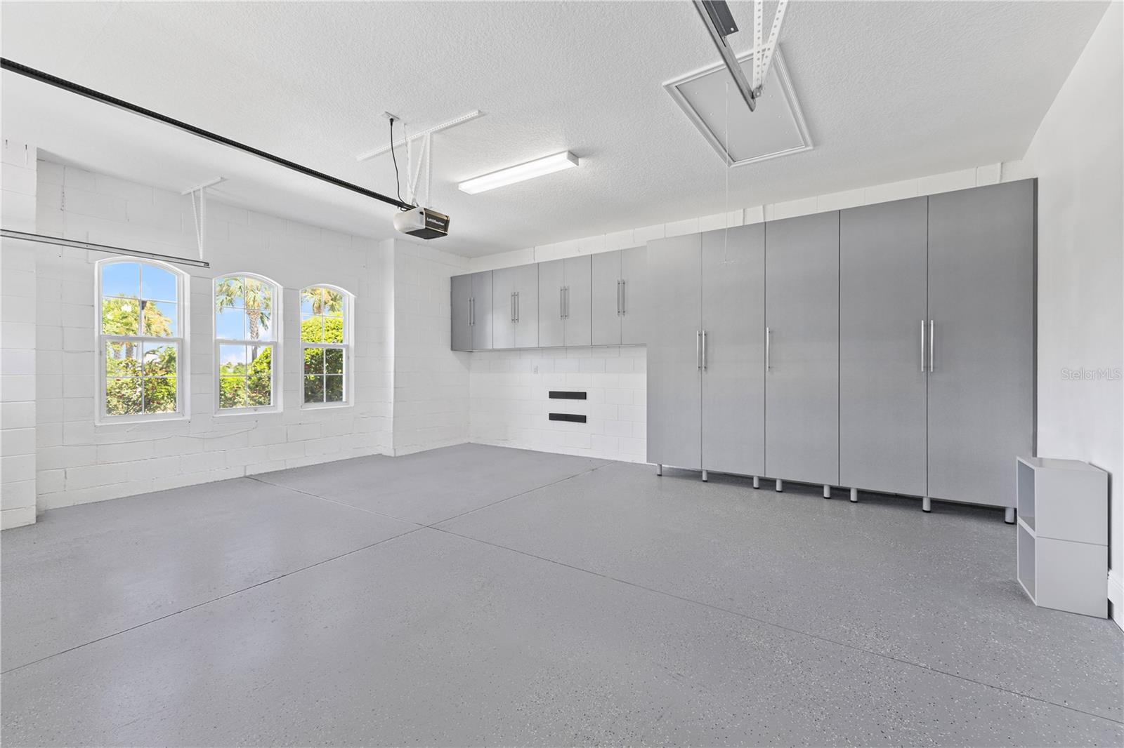 Image 36 of 82 For 14966 Etowah St Street