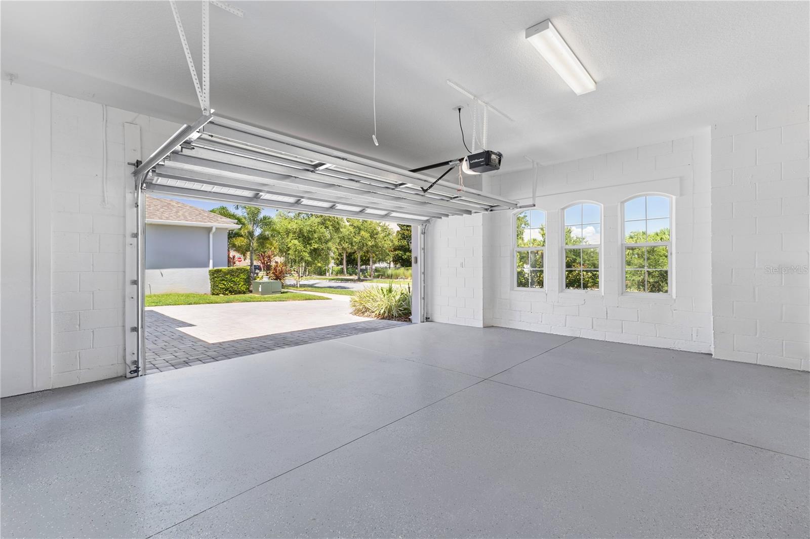 Image 37 of 82 For 14966 Etowah St Street