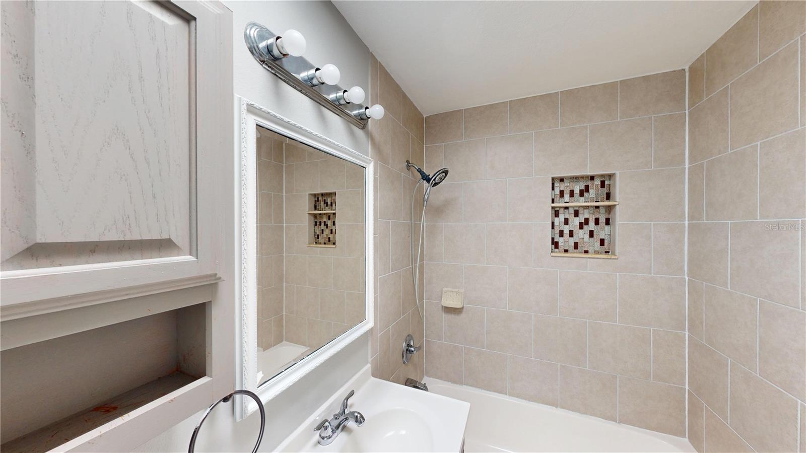 Image 10 of 34 For 435 Andes Avenue