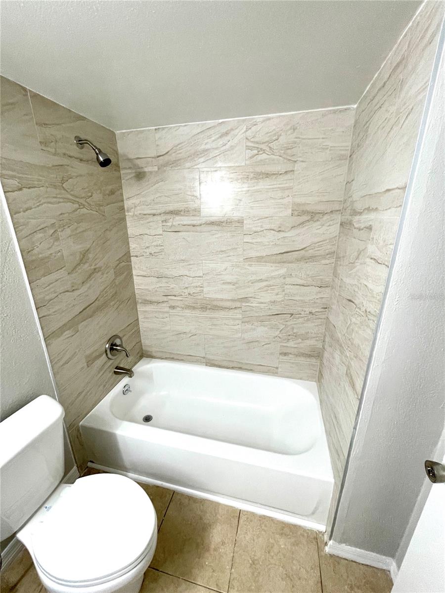 Image 7 of 21 For 6166 Westgate Drive 203