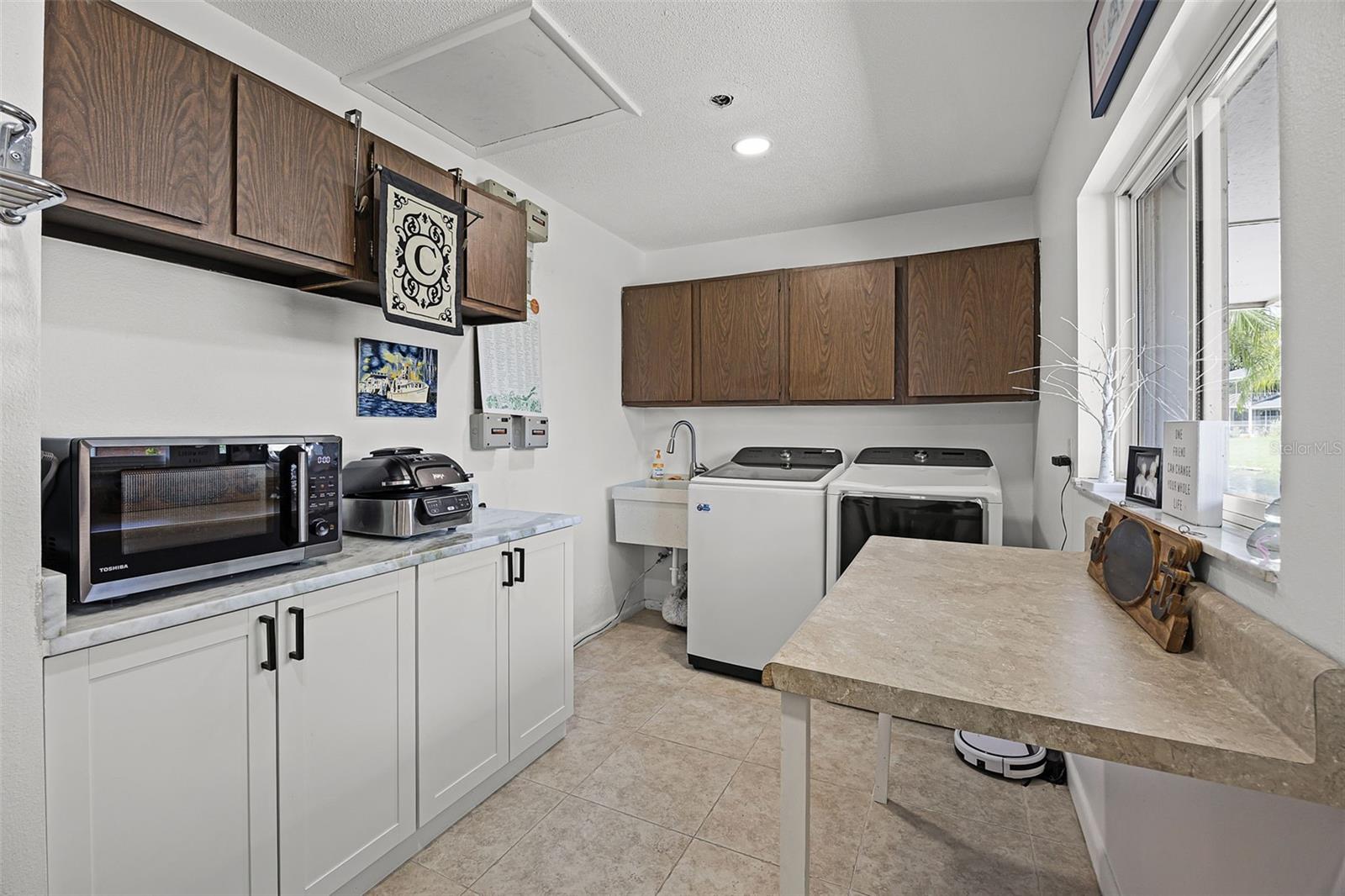 Image 29 of 40 For 8035 Lakeside Drive