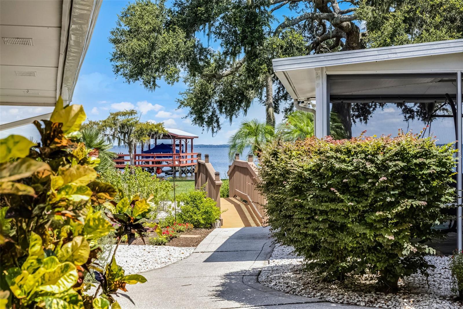 Image 33 of 40 For 8035 Lakeside Drive