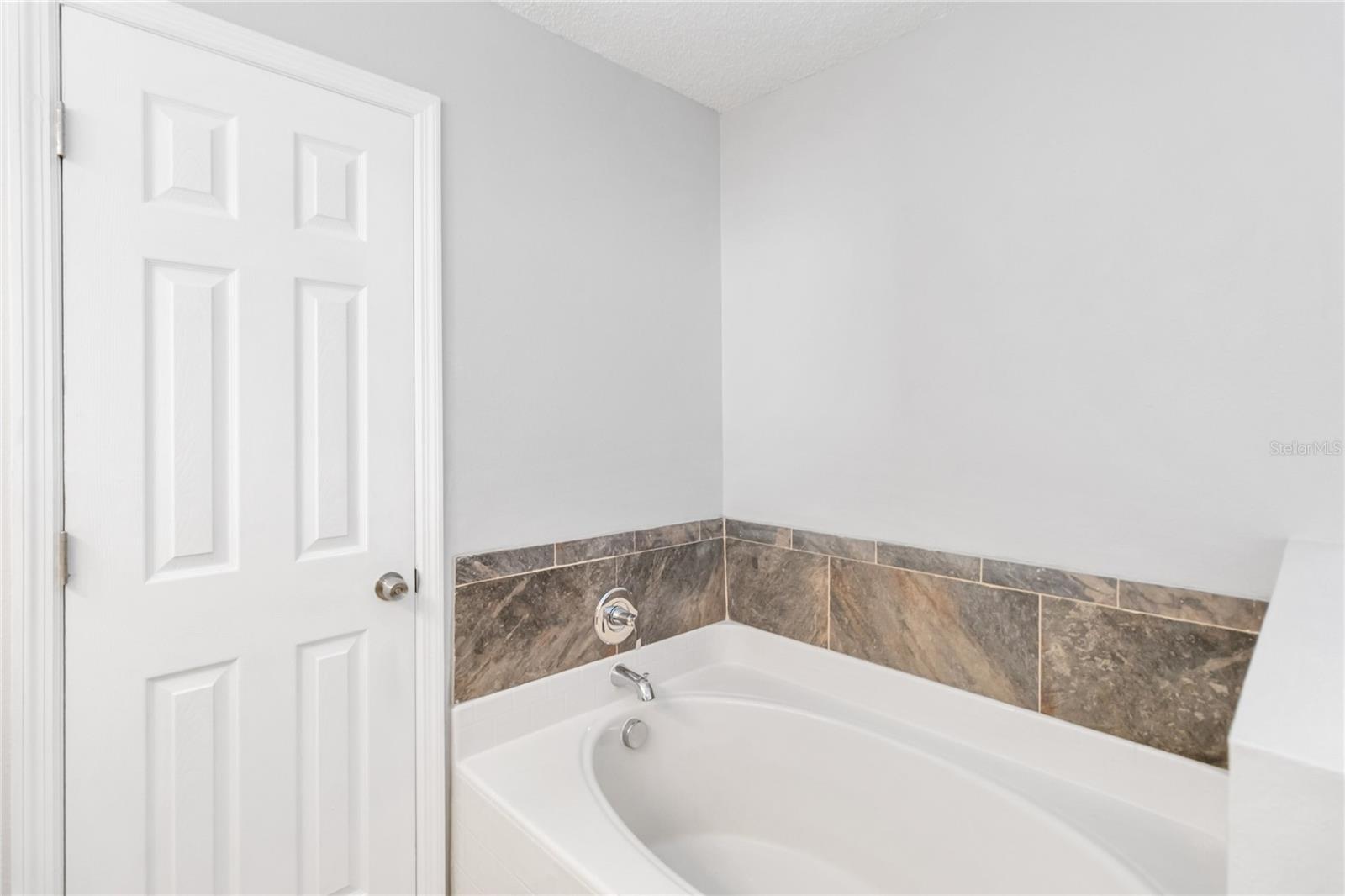 Image 23 of 36 For 2225 Sandridge Circle