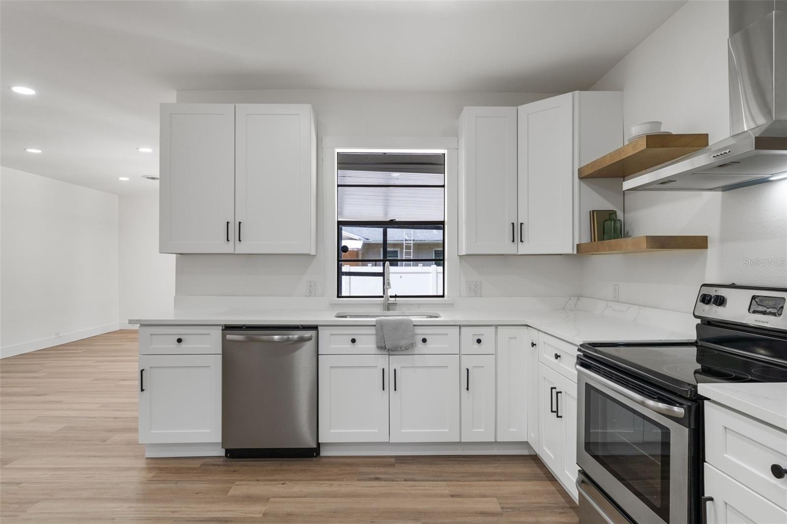 Image 10 of 52 For 214 18th Street