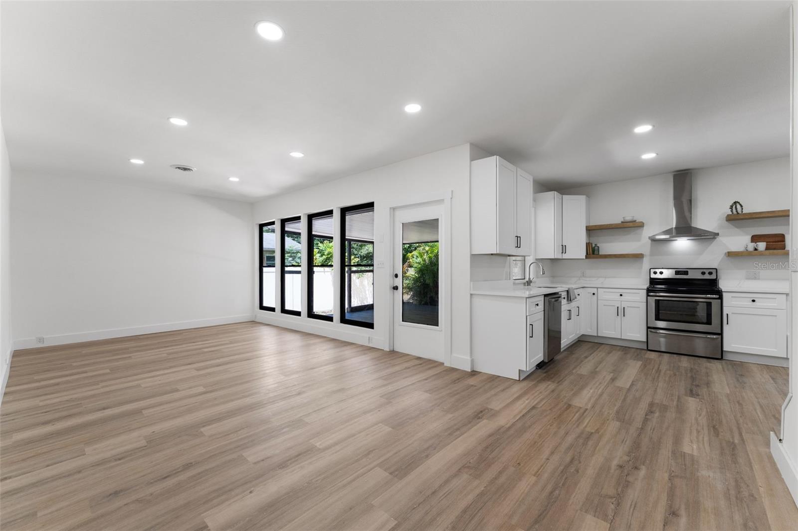 Image 12 of 52 For 214 18th Street