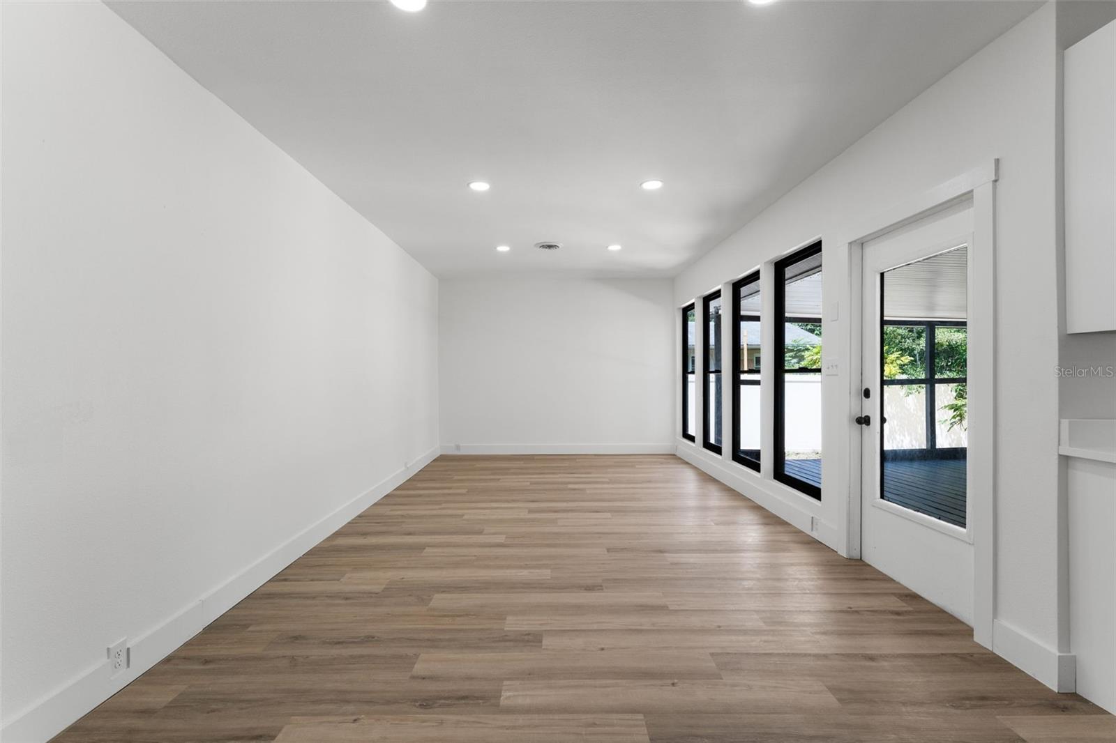 Image 14 of 52 For 214 18th Street
