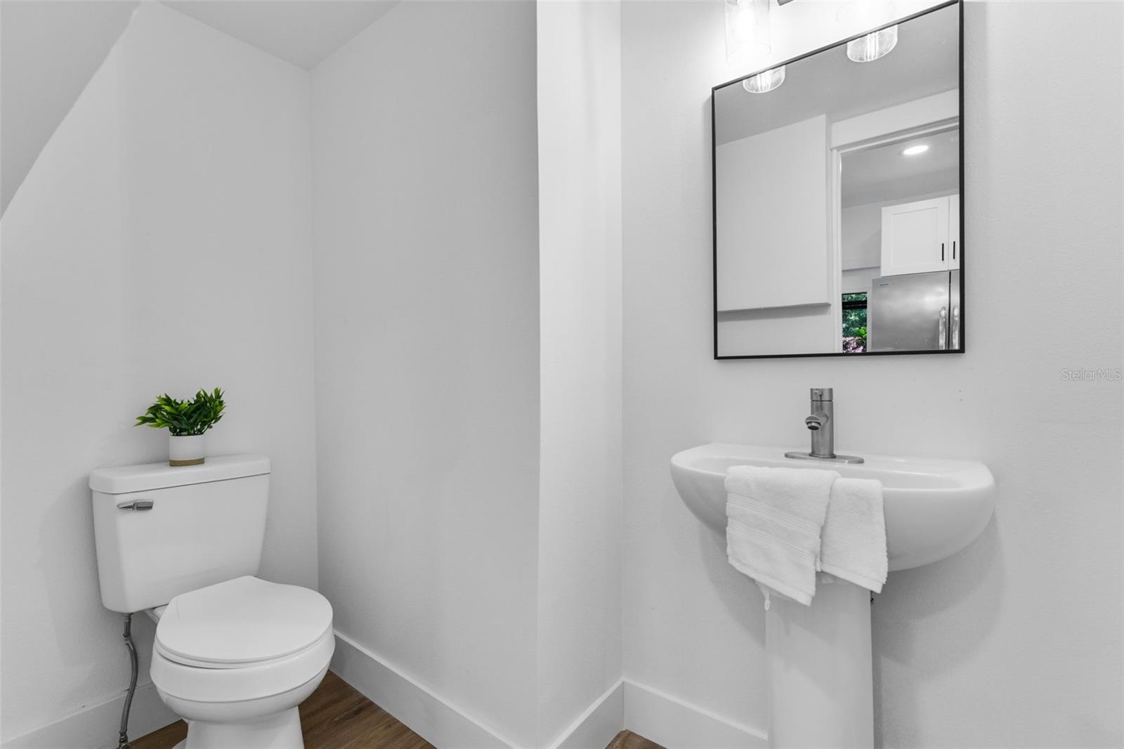 Image 15 of 52 For 214 18th Street