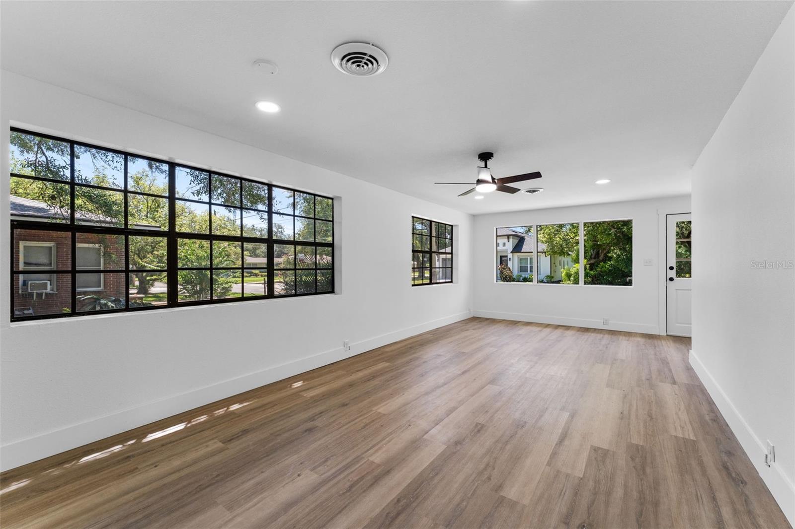 Image 16 of 52 For 214 18th Street