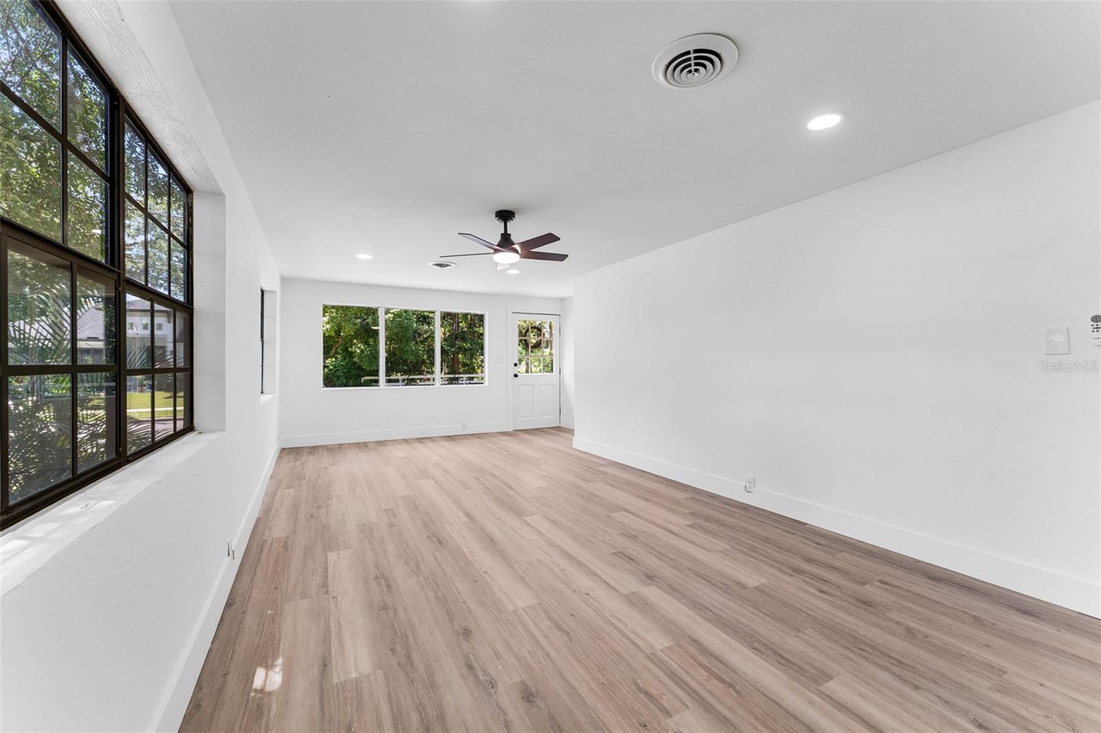 Image 17 of 52 For 214 18th Street